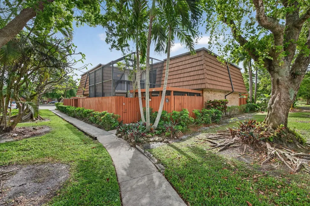 9101 SW 19th Place Davie FL 33324