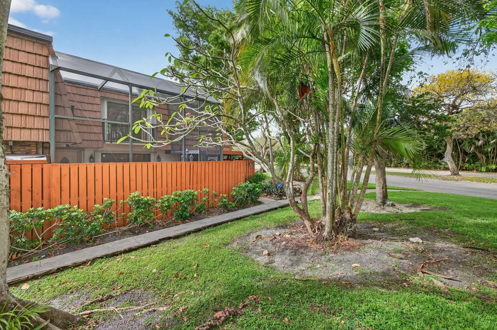 9101 SW 19th Place Davie FL 33324