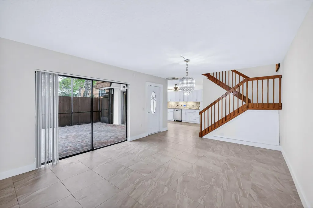 9101 SW 19th Place Davie FL 33324