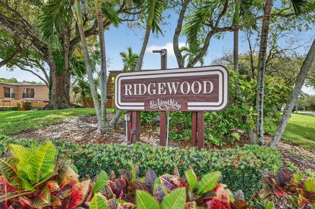 9101 SW 19th Place Davie FL 33324