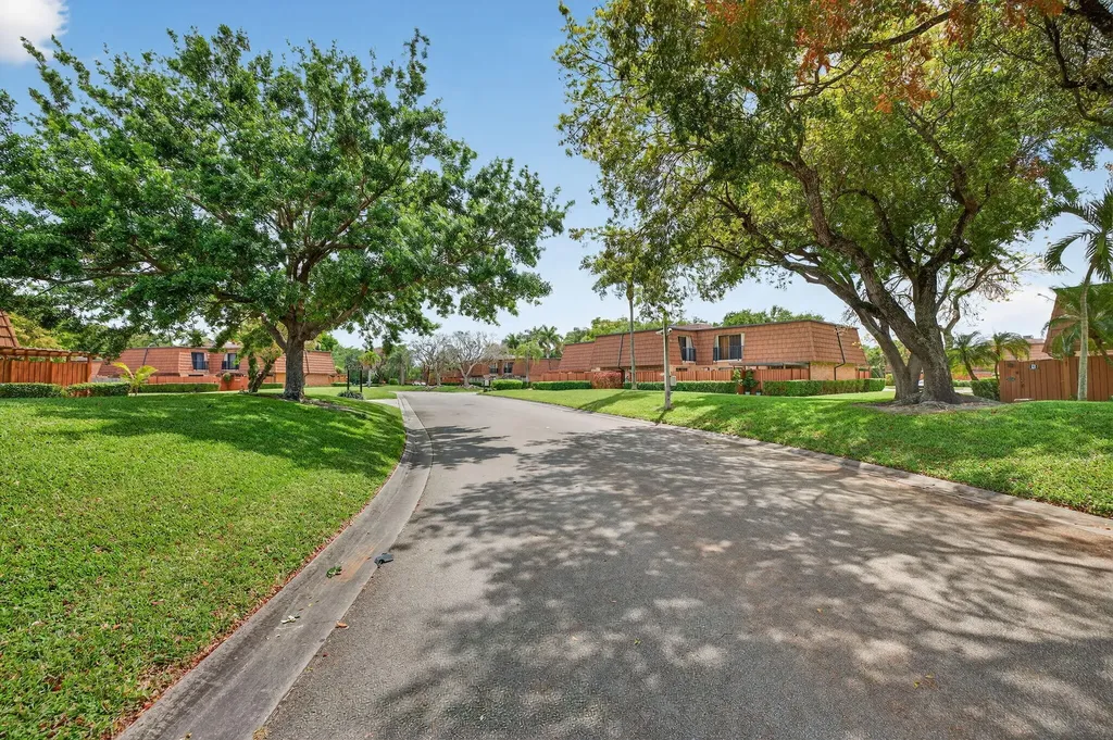 9101 SW 19th Place Davie FL 33324