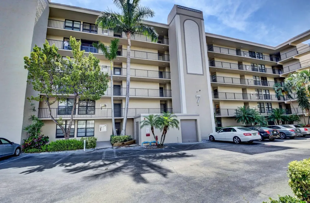 7 Royal Palm Way Boca Raton FL 33432