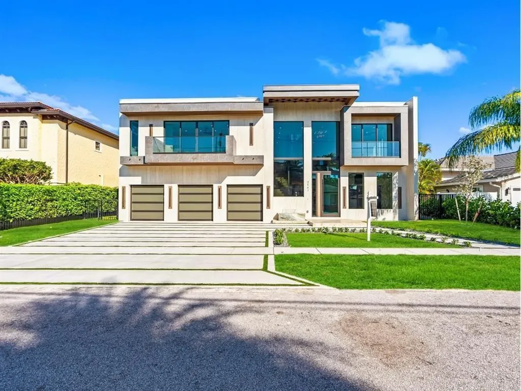 2441 NE 48th Court Lighthouse Point FL 33064