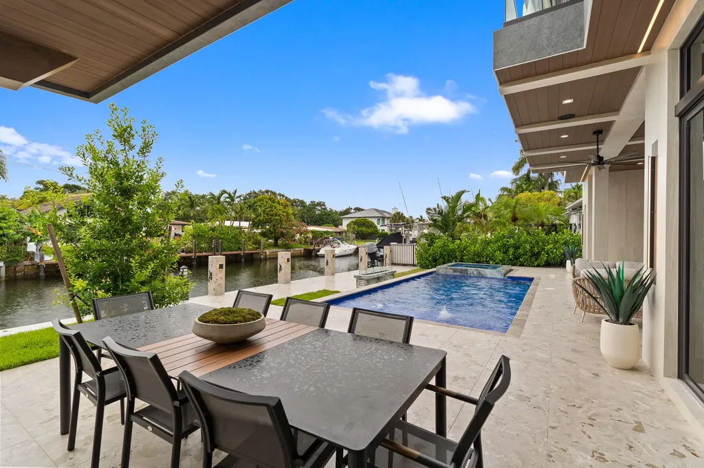 2441 NE 48th Court Lighthouse Point FL 33064