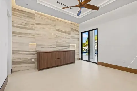 2441 NE 48th Court Lighthouse Point FL 33064