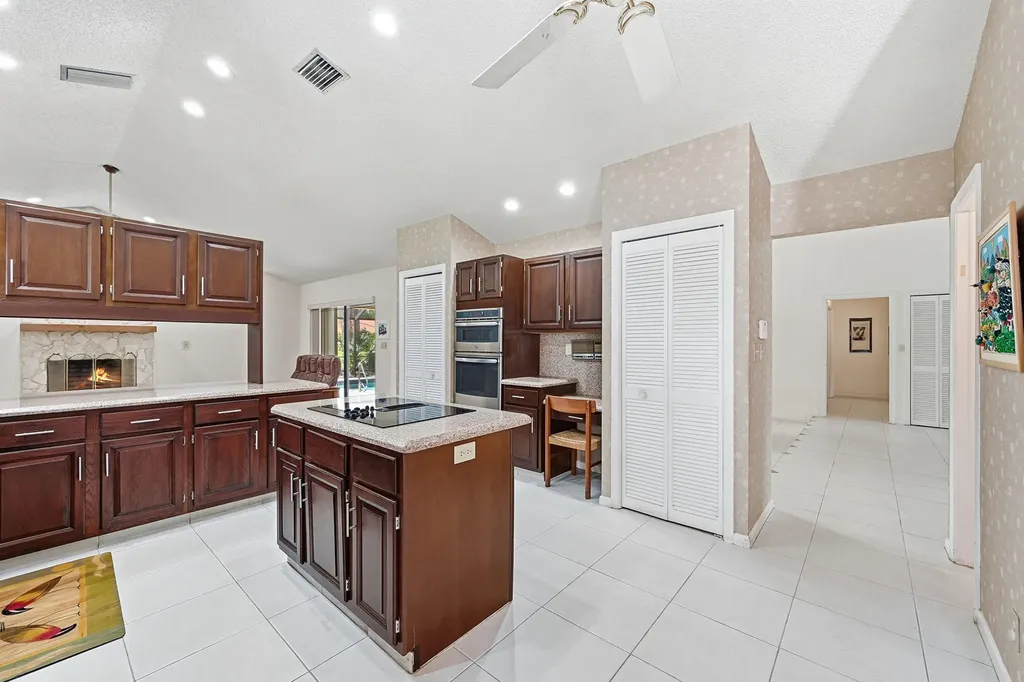 5055 NW 89th Way Coral Springs FL 33067