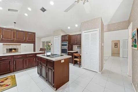5055 NW 89th Way Coral Springs FL 33067