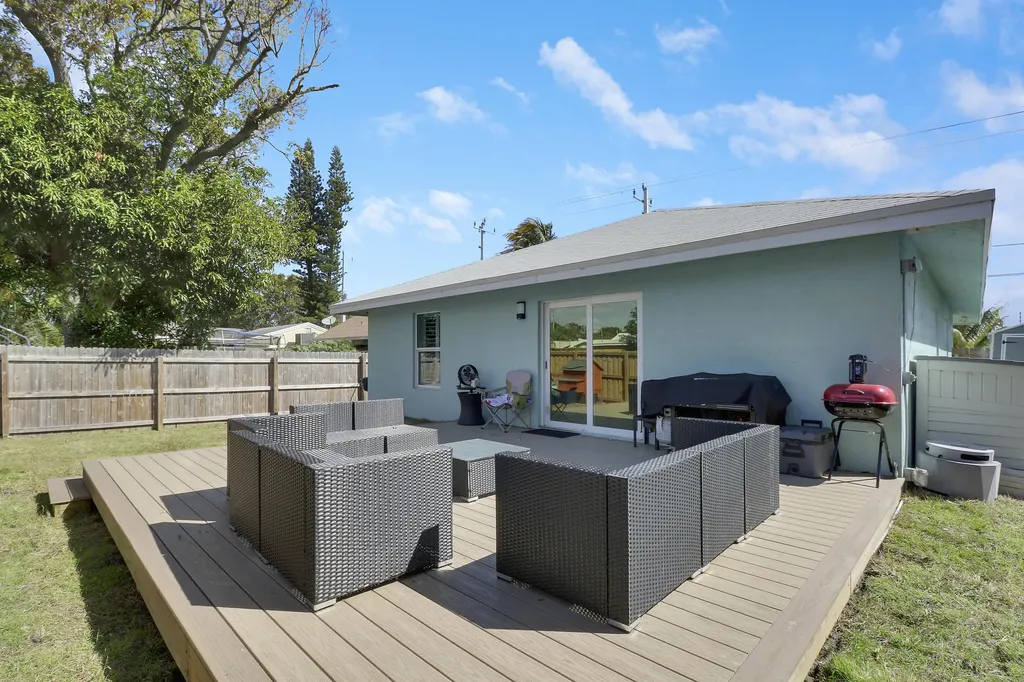 3121 Pinewood Avenue West Palm Beach FL 33407