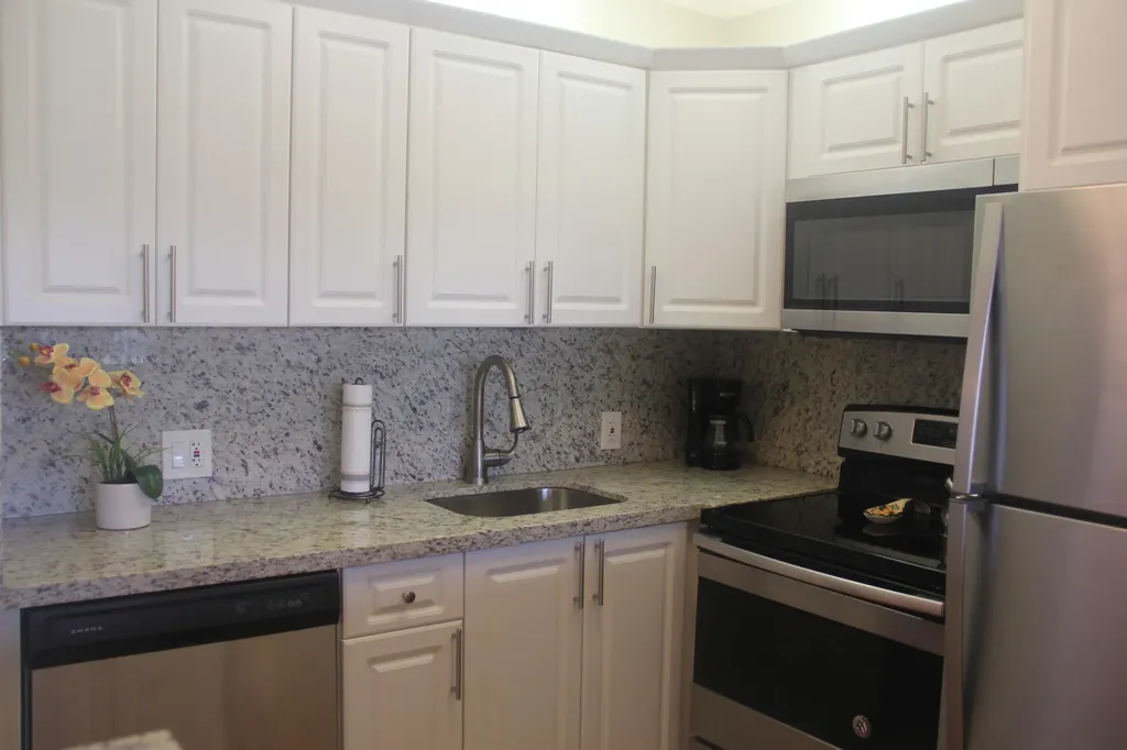 454 Fanshaw K Boca Raton FL 33434