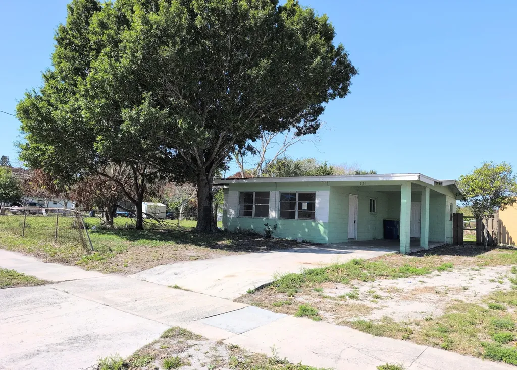 521 N 22nd Street Fort Pierce FL 34950