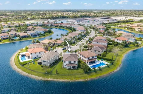 8691 Lakeside Bend Parkland FL 33076