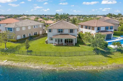8691 Lakeside Bend Parkland FL 33076
