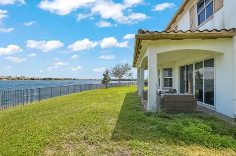 8691 Lakeside Bend Parkland FL 33076