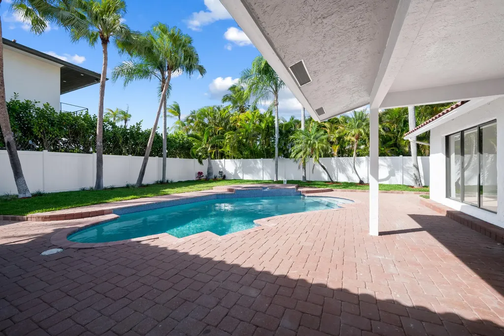 10141 SW 3rd Street Plantation FL 33324