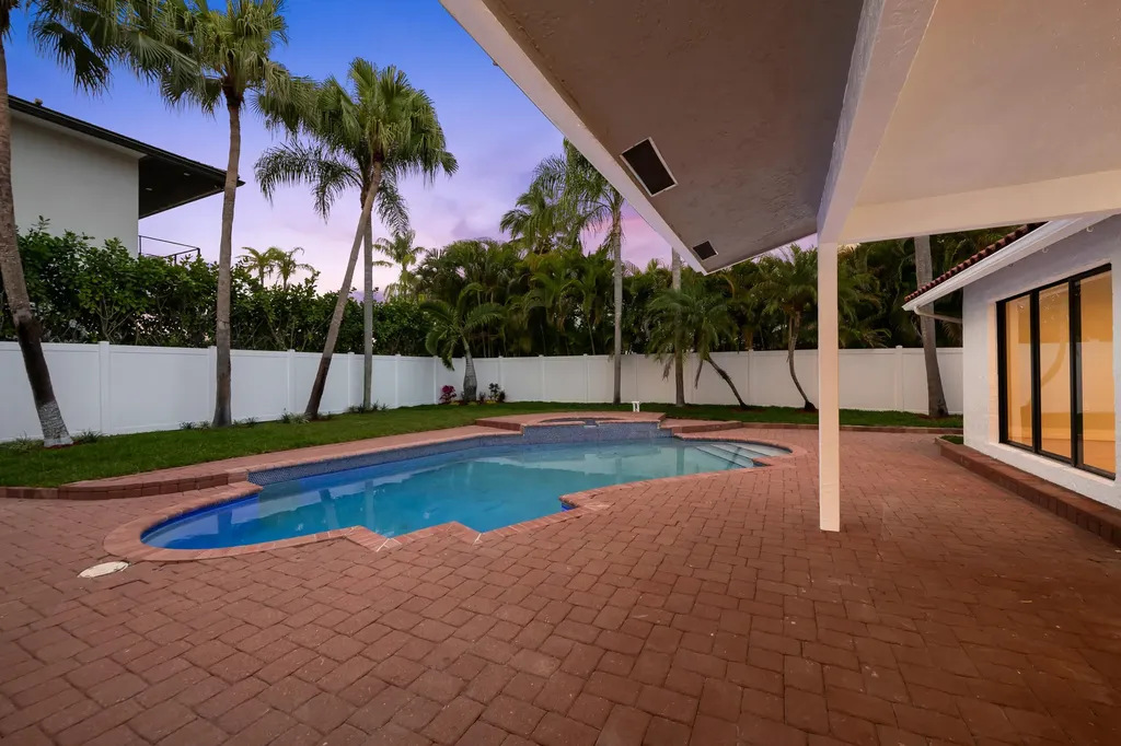 10141 SW 3rd Street Plantation FL 33324
