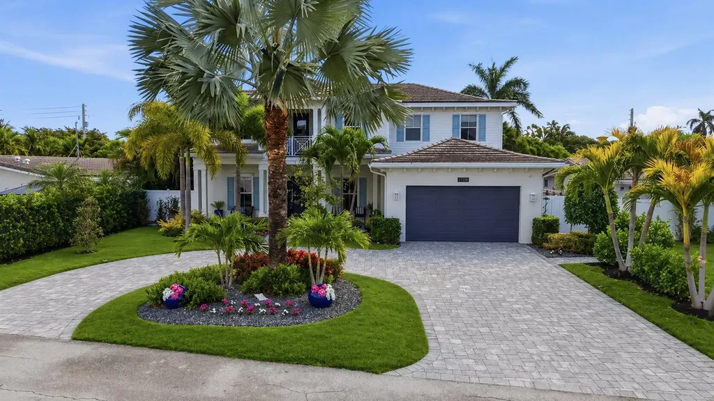 2840 NE 22nd Avenue Lighthouse Point FL 33064