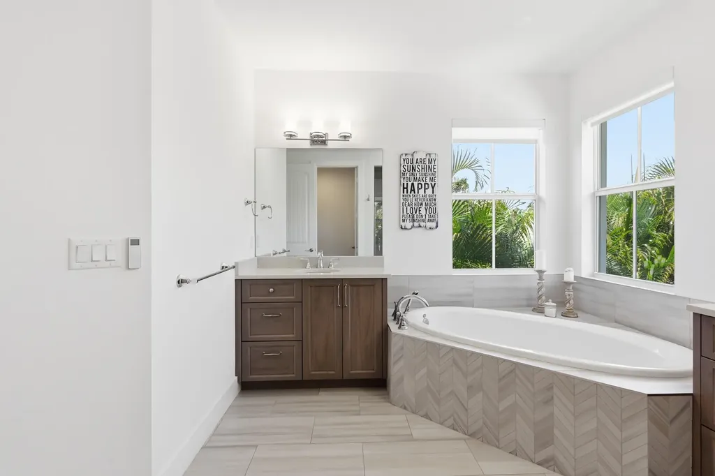2840 NE 22nd Avenue Lighthouse Point FL 33064