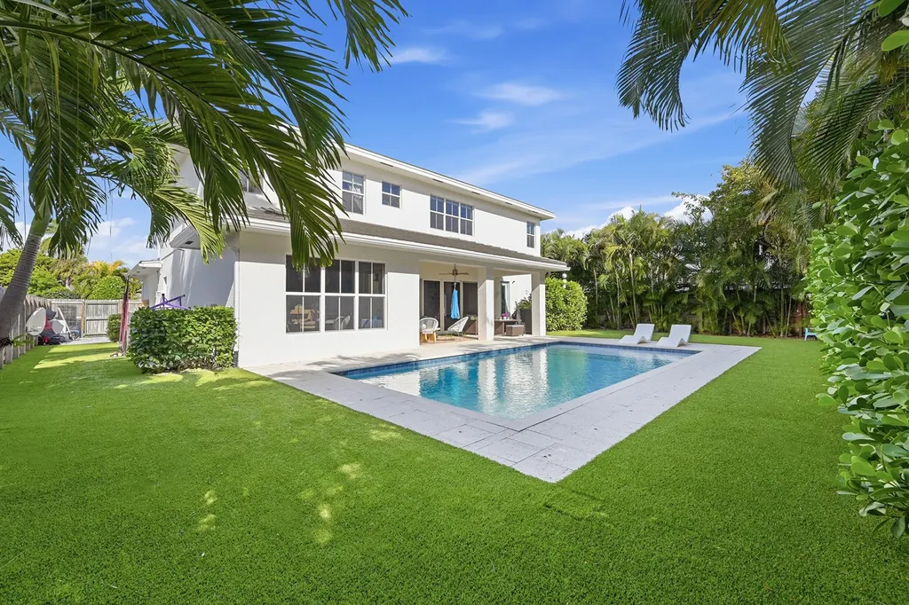 2840 NE 22nd Avenue Lighthouse Point FL 33064