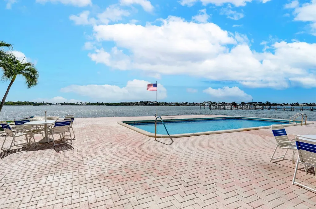 1820 New Palm Way Boynton Beach FL 33435