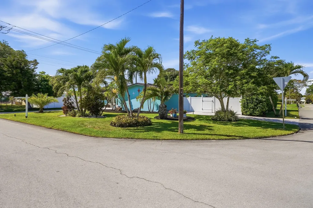 1811 NE 57th Street Fort Lauderdale FL 33308