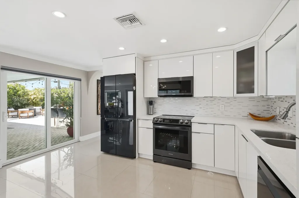 1811 NE 57th Street Fort Lauderdale FL 33308