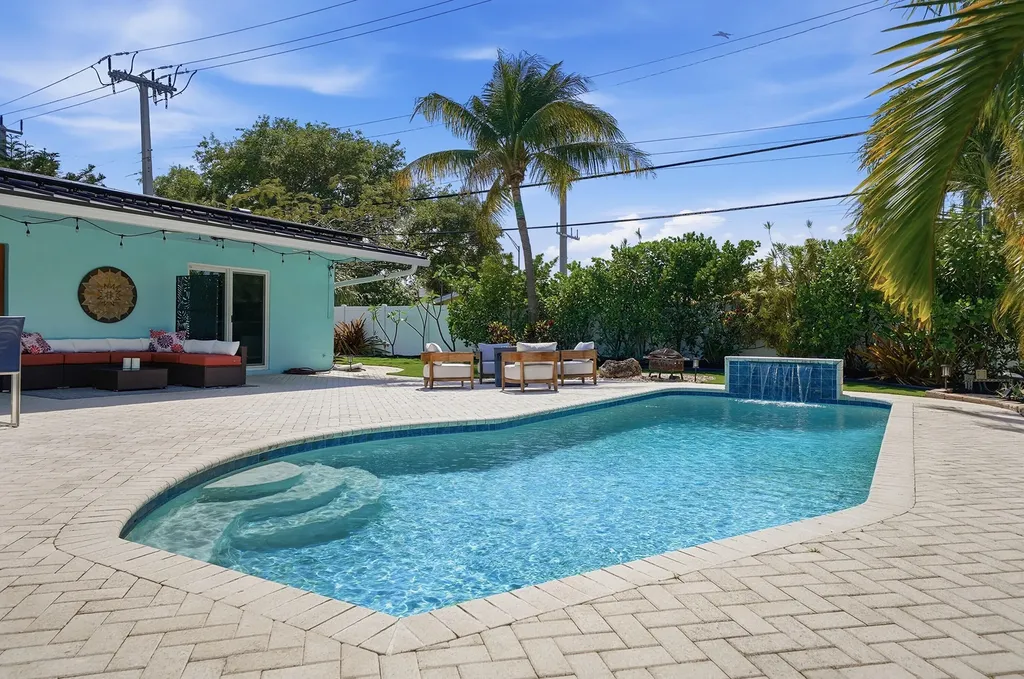 1811 NE 57th Street Fort Lauderdale FL 33308