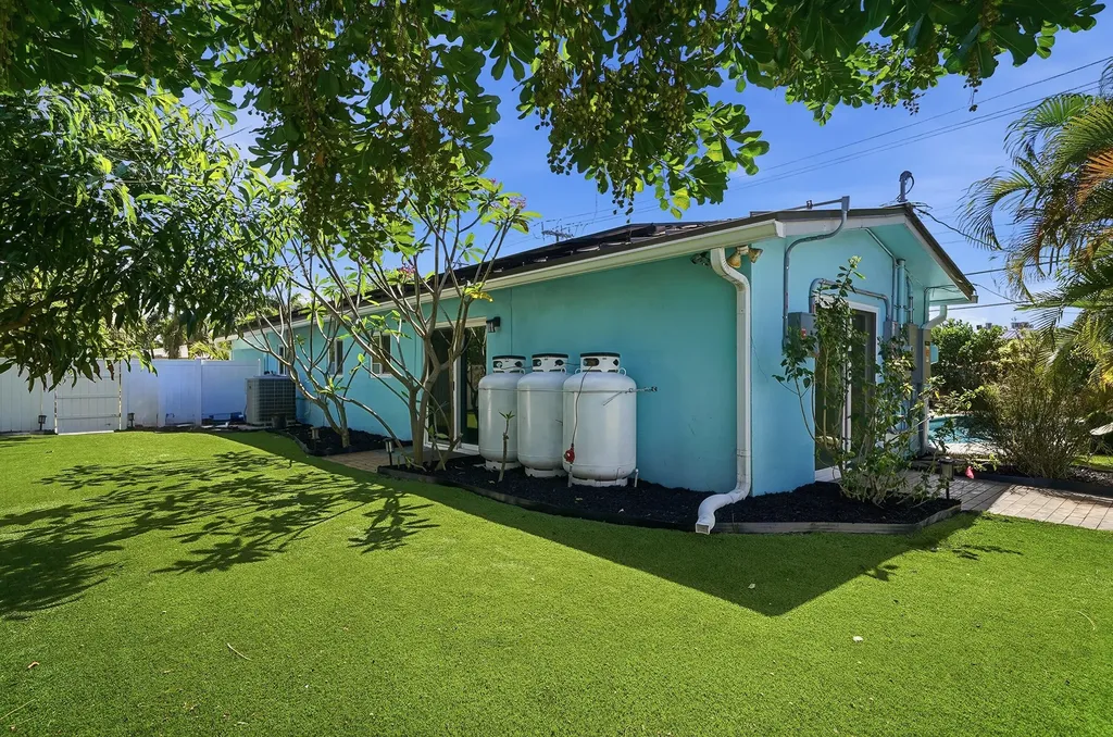 1811 NE 57th Street Fort Lauderdale FL 33308