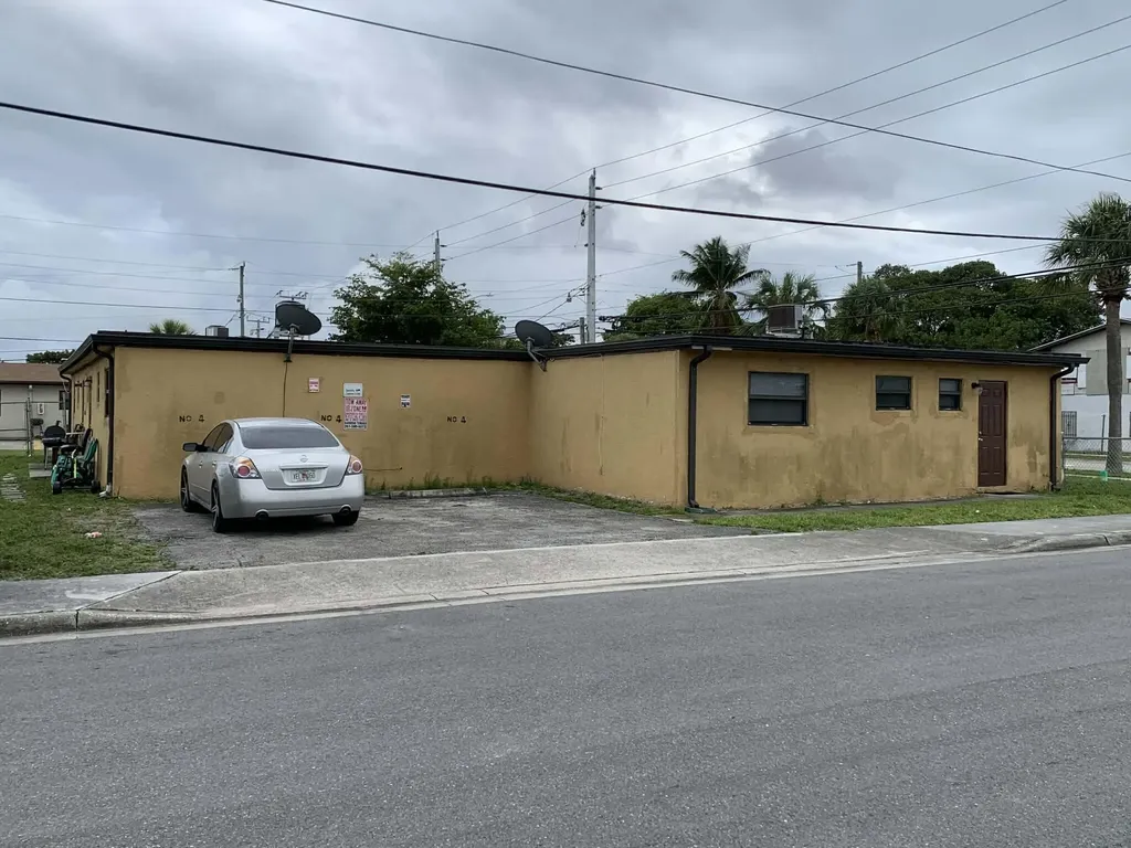 2840 Avenue S West Palm Beach FL 33404
