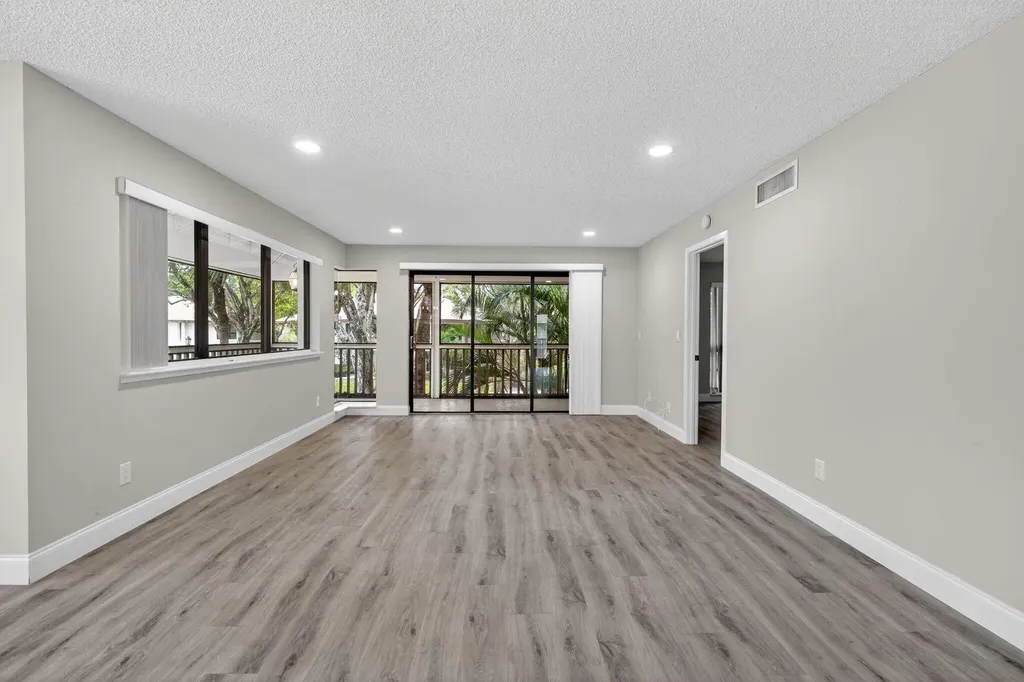 307 Brackenwood Circle Palm Beach Gardens FL 33418