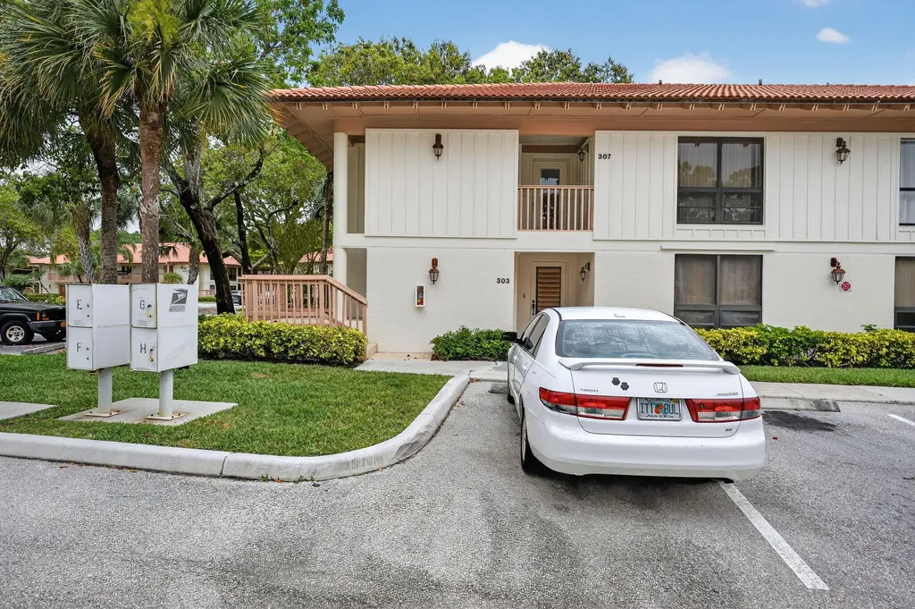 307 Brackenwood Circle Palm Beach Gardens FL 33418