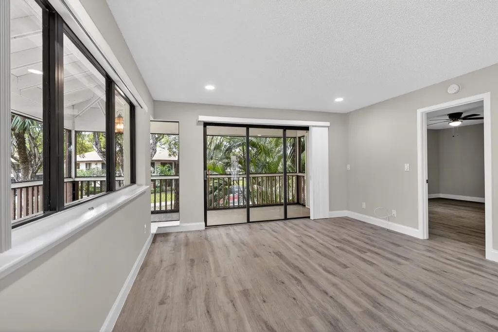 307 Brackenwood Circle Palm Beach Gardens FL 33418