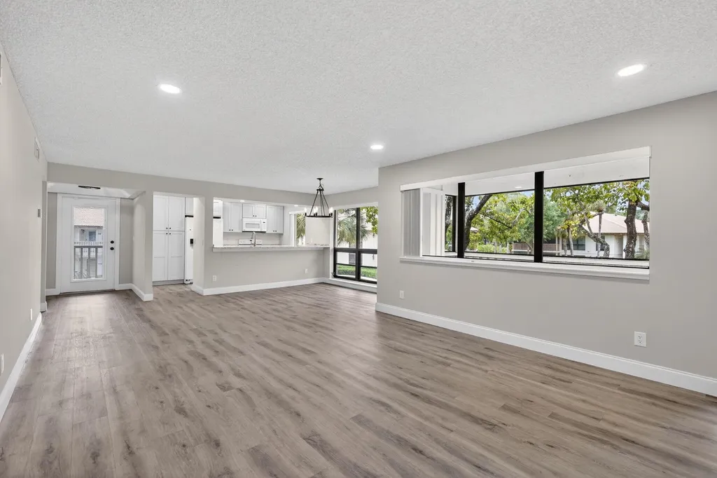 307 Brackenwood Circle Palm Beach Gardens FL 33418