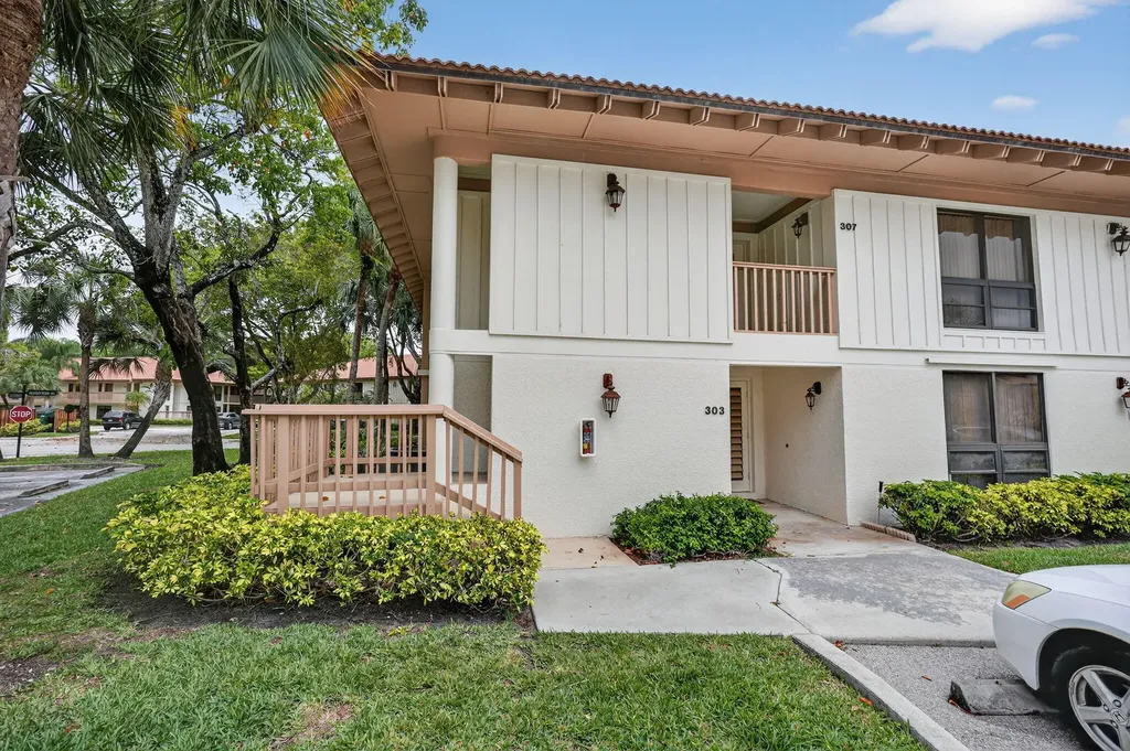 307 Brackenwood Circle Palm Beach Gardens FL 33418