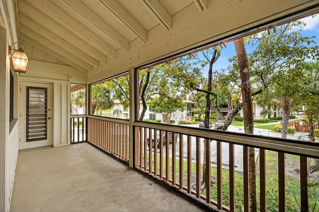 307 Brackenwood Circle Palm Beach Gardens FL 33418