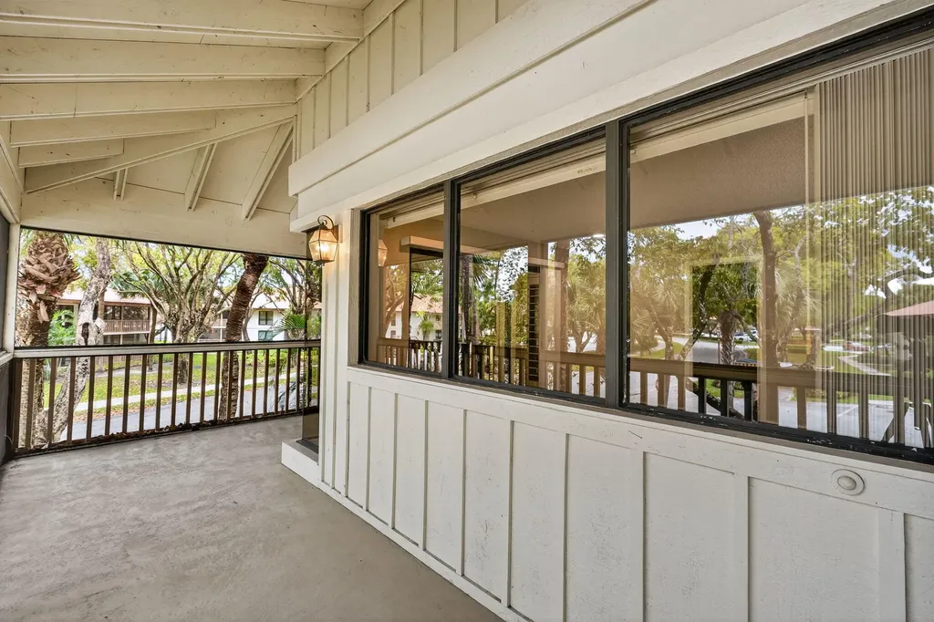 307 Brackenwood Circle Palm Beach Gardens FL 33418