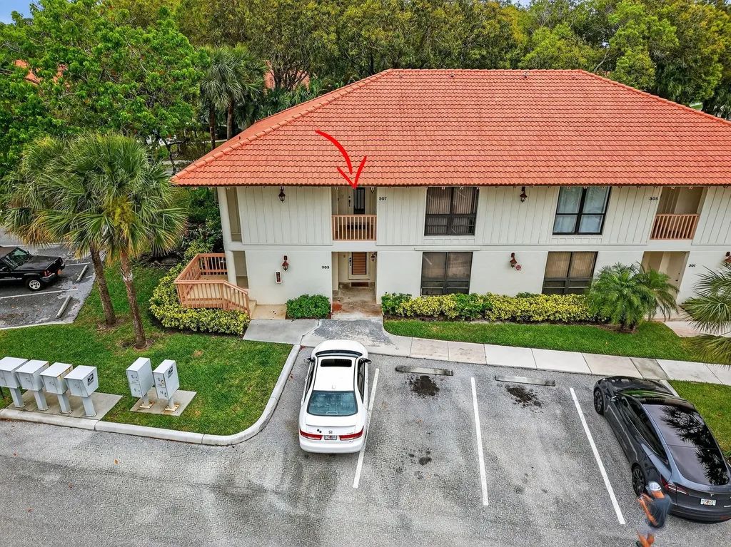 307 Brackenwood Circle Palm Beach Gardens FL 33418