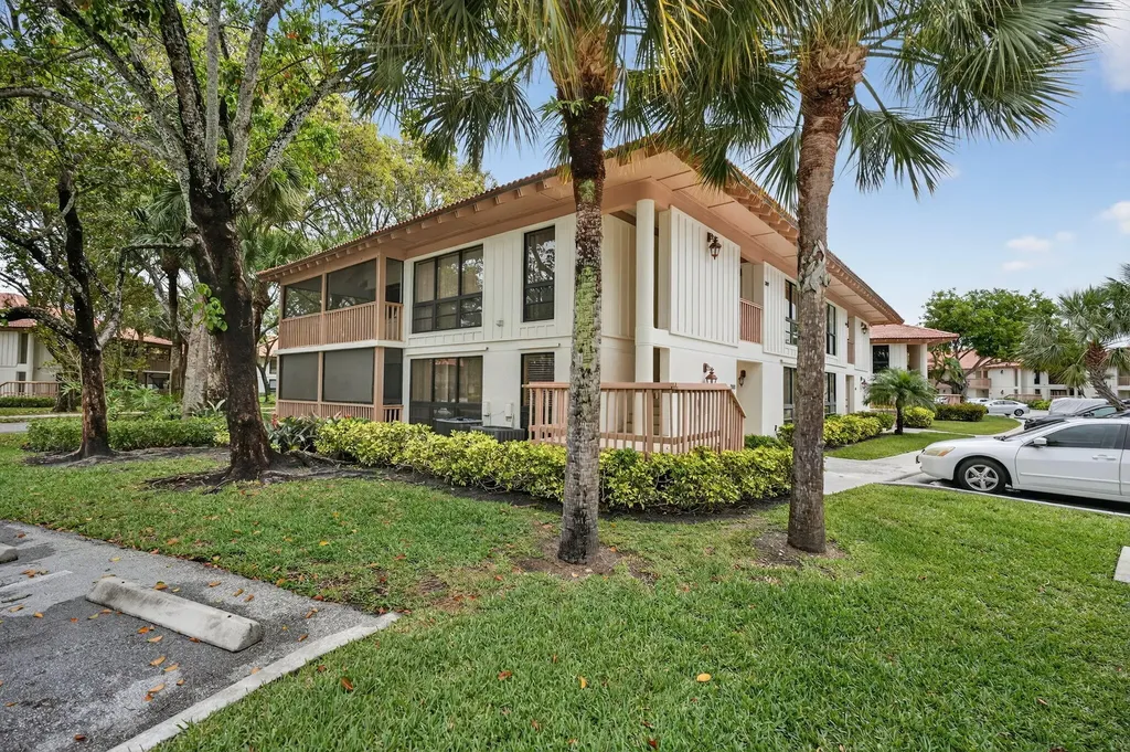 307 Brackenwood Circle Palm Beach Gardens FL 33418