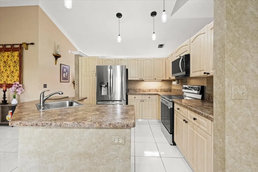 9615 Sun Pointe Drive Boynton Beach FL 33437