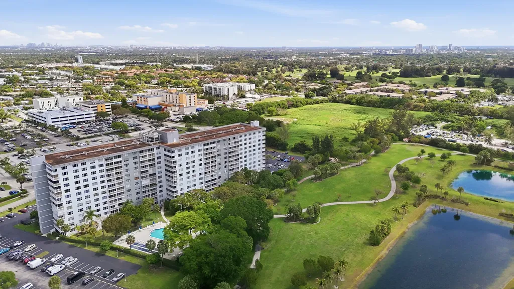 3800 Hillcrest Drive Hollywood FL 33021