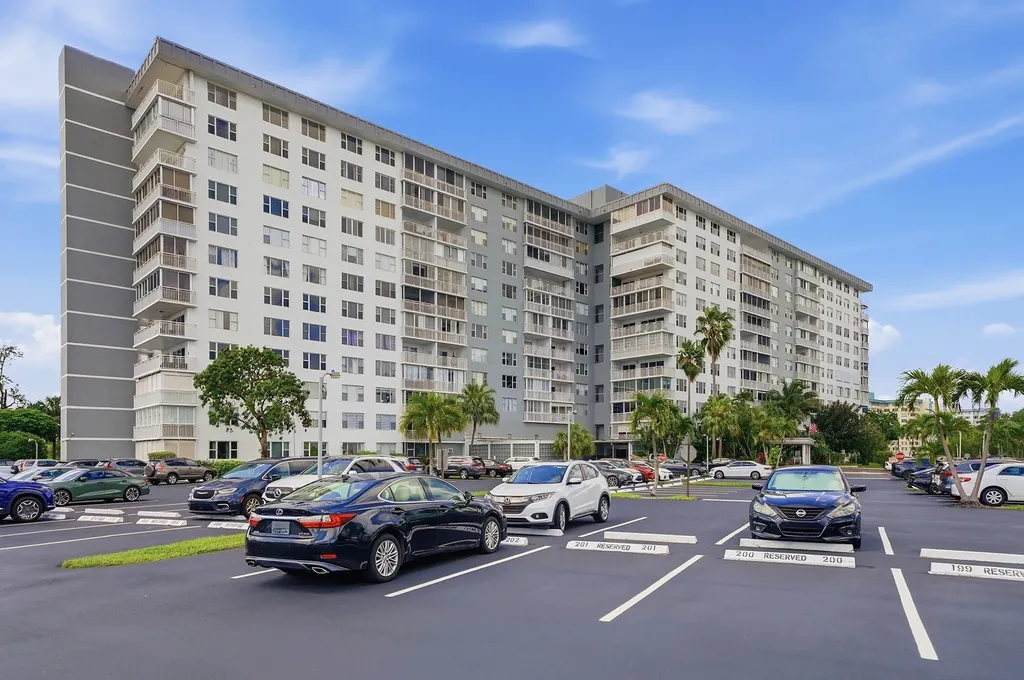 3800 Hillcrest Drive Hollywood FL 33021