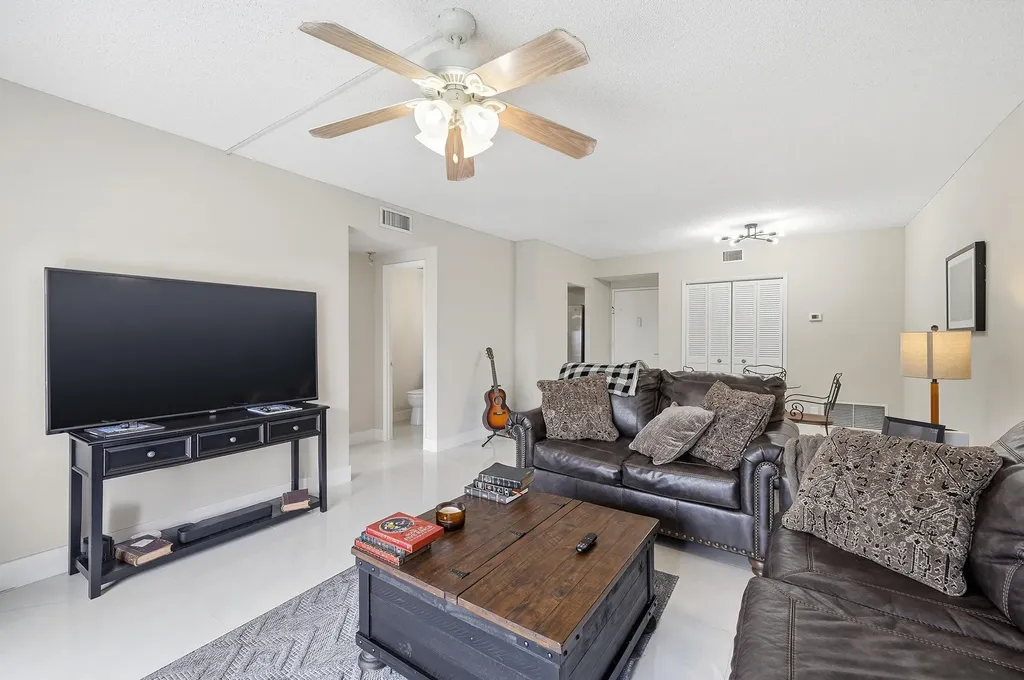 3800 Hillcrest Drive Hollywood FL 33021
