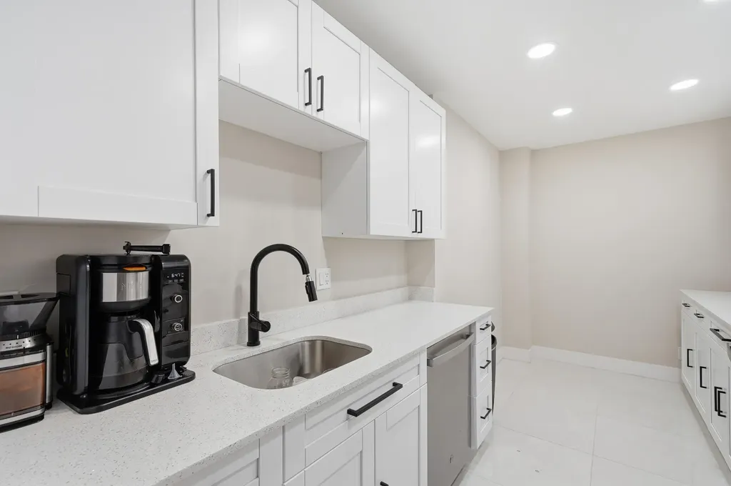 3800 Hillcrest Drive Hollywood FL 33021