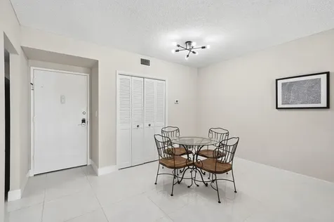 3800 Hillcrest Drive Hollywood FL 33021