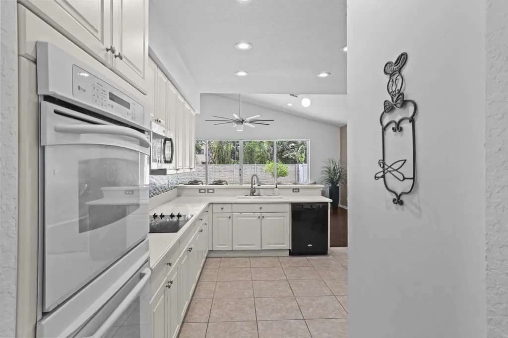 1884 SW Jamesport Drive Port St Lucie FL 34953