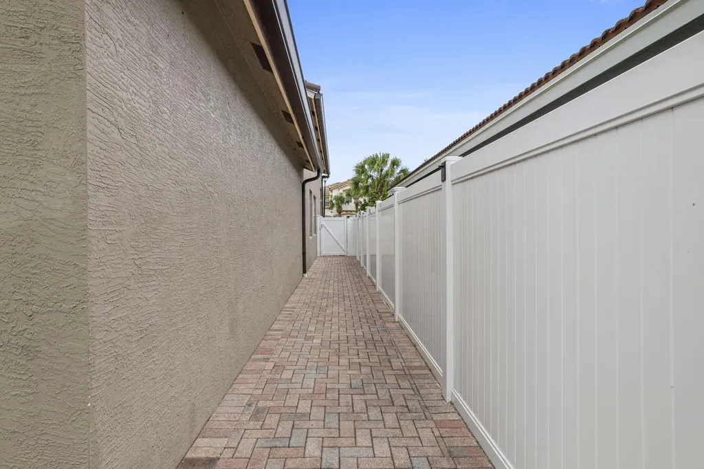 1884 SW Jamesport Drive Port St Lucie FL 34953