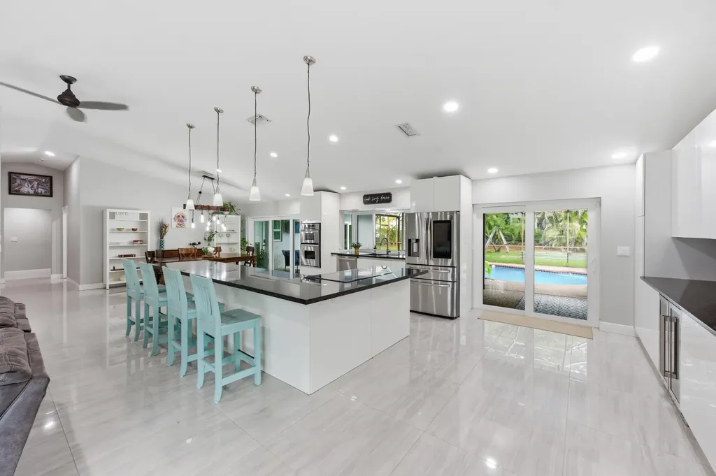 1537 NW 108th Way Coral Springs FL 33071