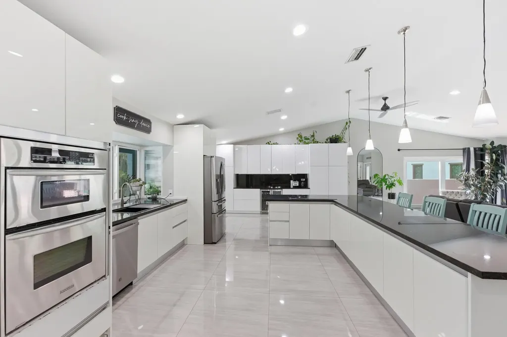1537 NW 108th Way Coral Springs FL 33071
