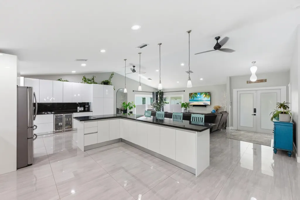 1537 NW 108th Way Coral Springs FL 33071