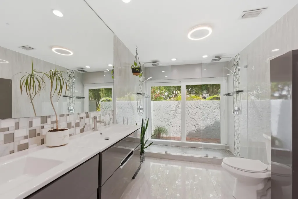 1537 NW 108th Way Coral Springs FL 33071