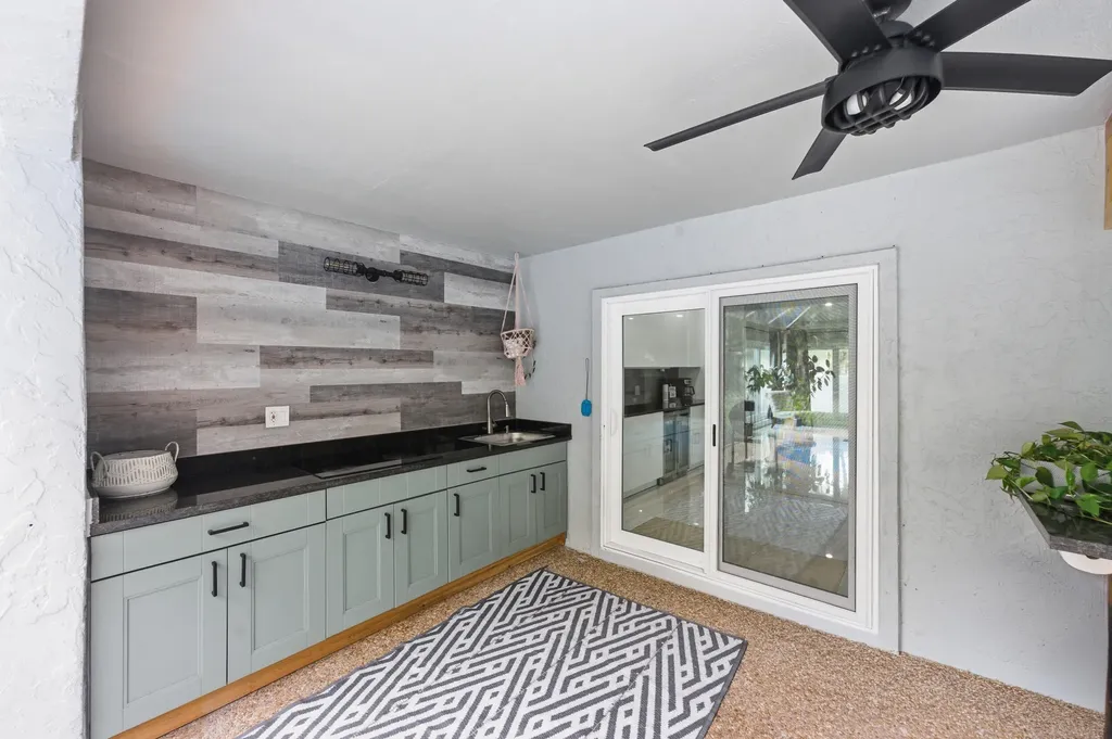 1537 NW 108th Way Coral Springs FL 33071